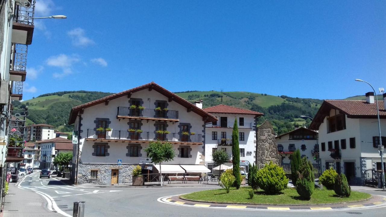Hostal-Cicloturismo Lopenea Лейса Экстерьер фото