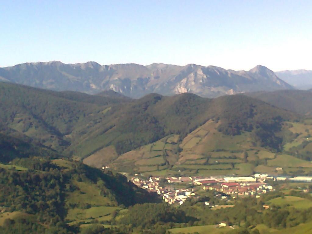 Hostal-Cicloturismo Lopenea Лейса Экстерьер фото